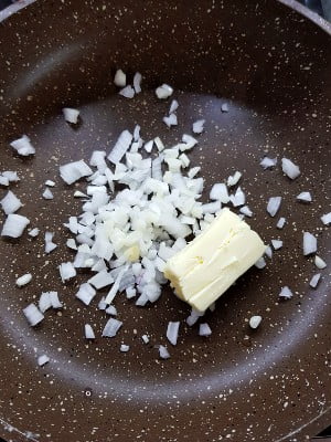 مرحله اول تهیه پاستا آلفردو