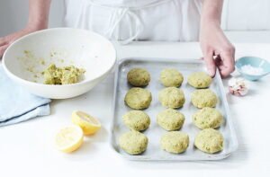 روش گرد کردن فلافل