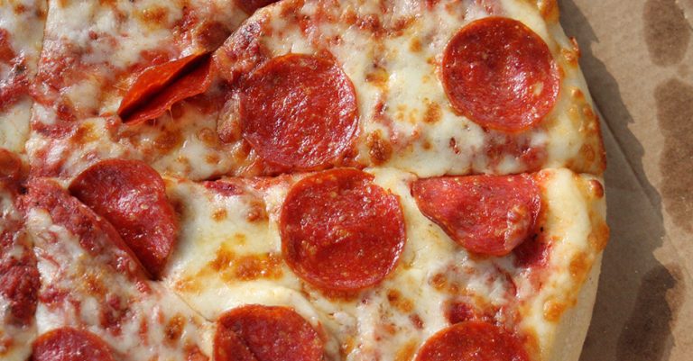 طرز تهیه پیتزا پپرونی