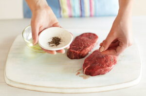 مزه دار کردن استیک