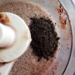 تکه های شکلات در میلک شیک