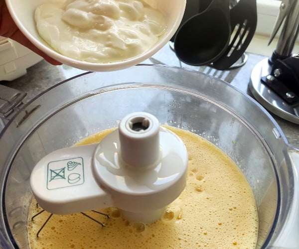 افزودن ماست در تهیه کیک باقلوا