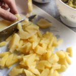 سیب زمینی را خرد کنید