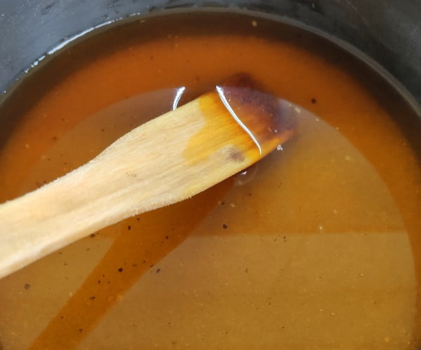 تهیه شربت روی کیک باقلوا