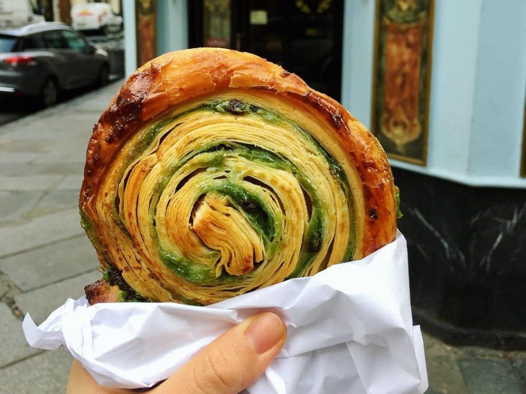 رُل شکلات و پسته