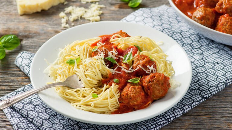 طرز تهیه پاستا با کوفته قلقلی