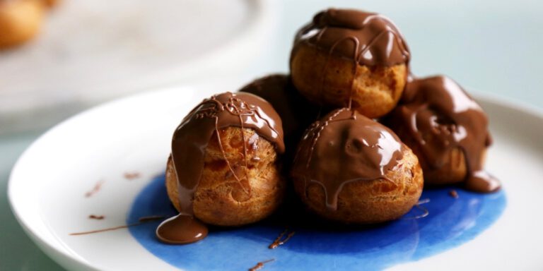 طرز تهیه نون خامه ای شکلاتی