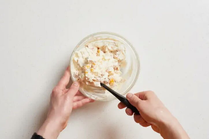 مرحله-1 طرز تهیه سالاد ماکاونی با تن ماهی و پیاز (مرحله به مرحله با عکس)