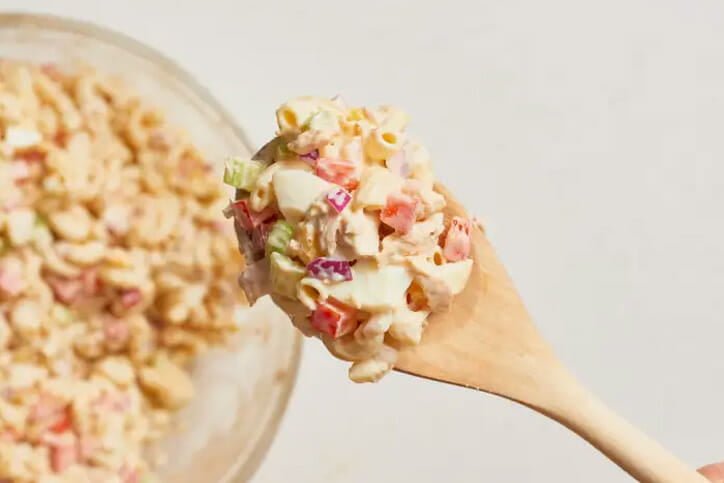 مرحله-1 طرز تهیه سالاد ماکاونی با تن ماهی و پیاز (مرحله به مرحله با عکس)