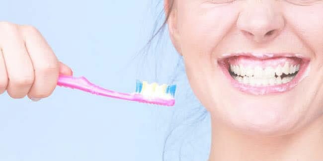 سفید کردن دندان