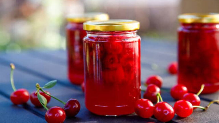 شربت و مربا آلبالوی خانگی