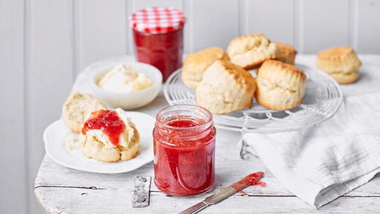 طرز تهیه مربا توت فرنگی