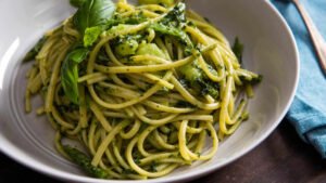 طرز تهیه پاستا با سس ریحان