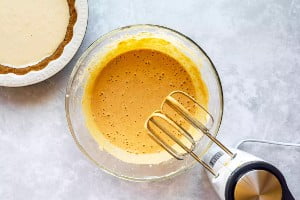 طرز تهیه چیز کیک کدو حلوایی-5