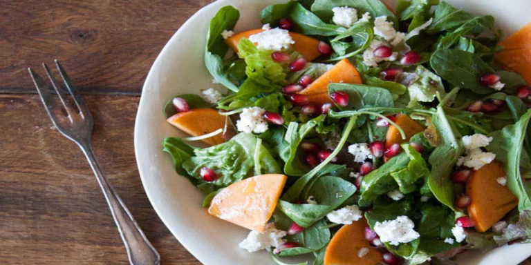 طرز تهیه سالاد خرمالو و انار