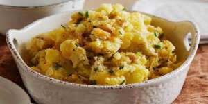 طرز تهیه پوره سیب‌زمینی پنیری