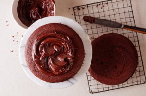 خامه زدن روی کیک