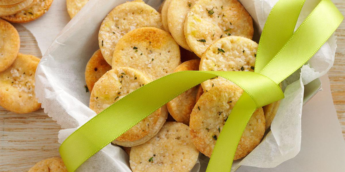 کراکر نمکی و آویشن