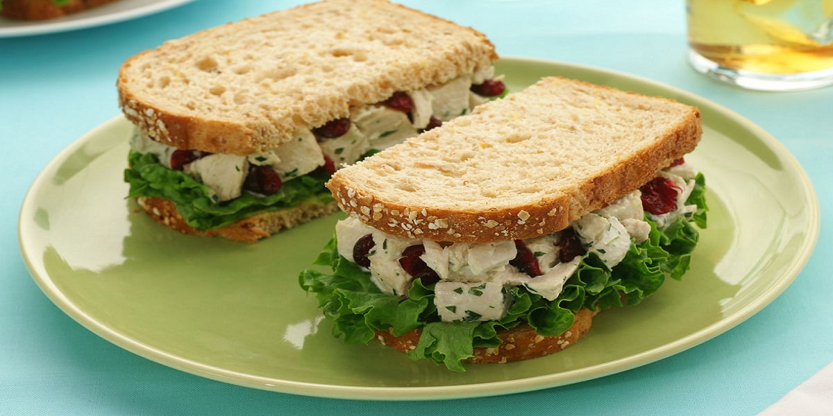 ساندویچ سالاد مرغ