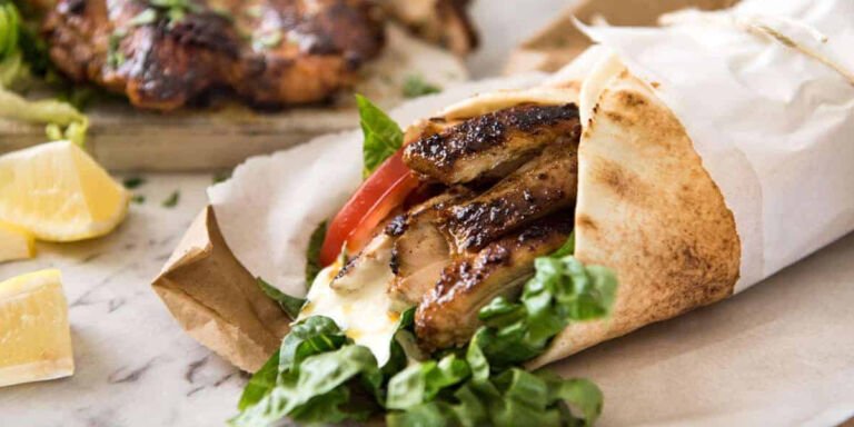 شاورما گوشت یک ساندویچ پروتئینی