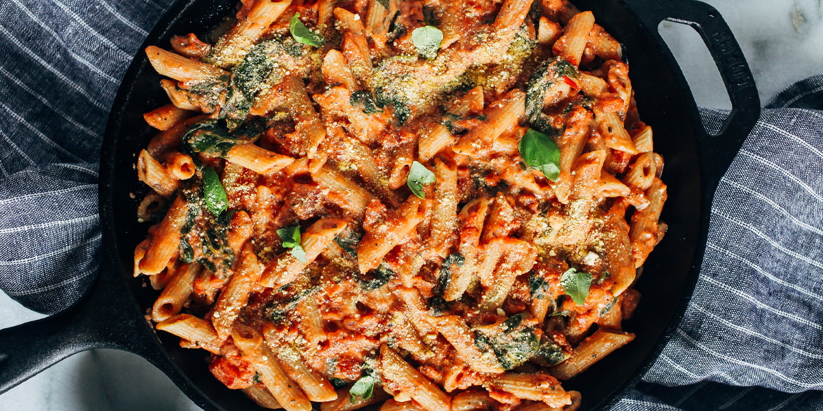 پاستا اسفناج با سس گوجه فرنگی چیلی