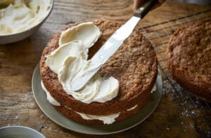 مرحله پنجم تهیه کیک هویچ