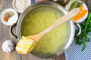 طرز تهیه سوپ جو پرک با مرغ