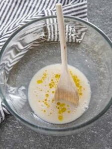 مرحله سوم طرز تهیه پیتزا سوسیس کالباس خانگی