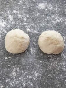 مرحله چهارم طرز تهیه پیتزای مخلوط خانگی