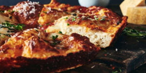 پیتزا ماهیتابه ای