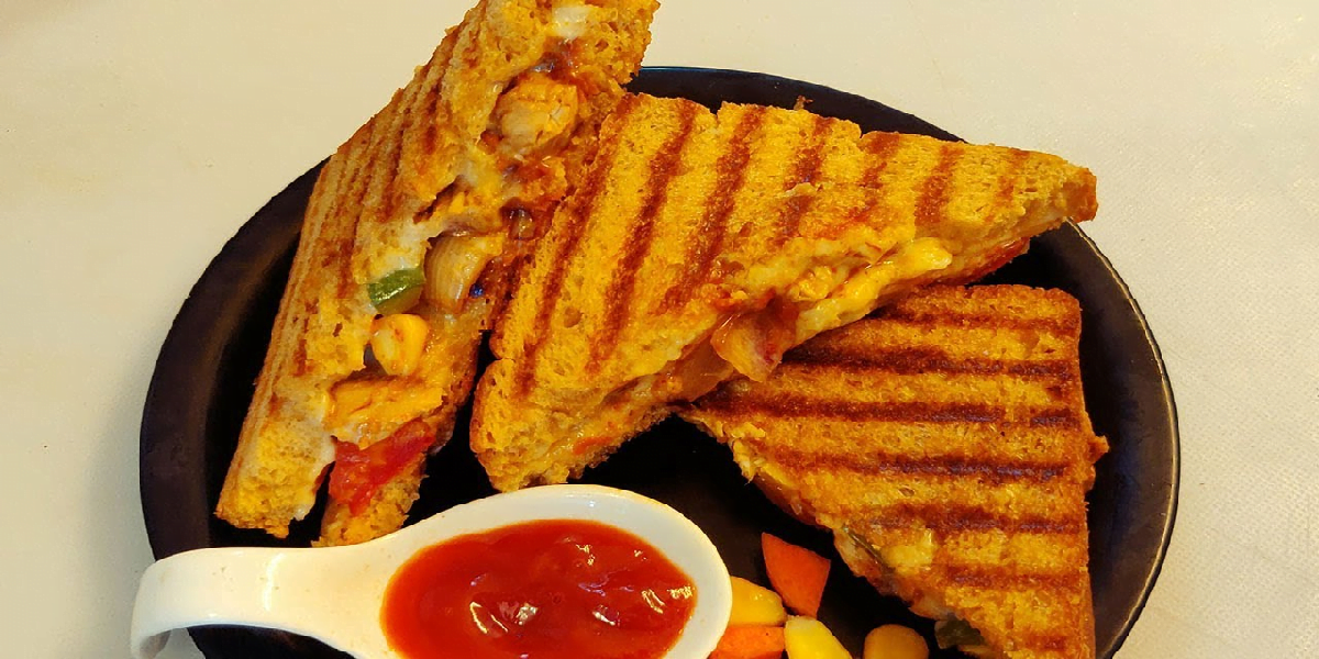 ساندویچ مرغ با پنیر پیتزا، غذای محبوب کودکان