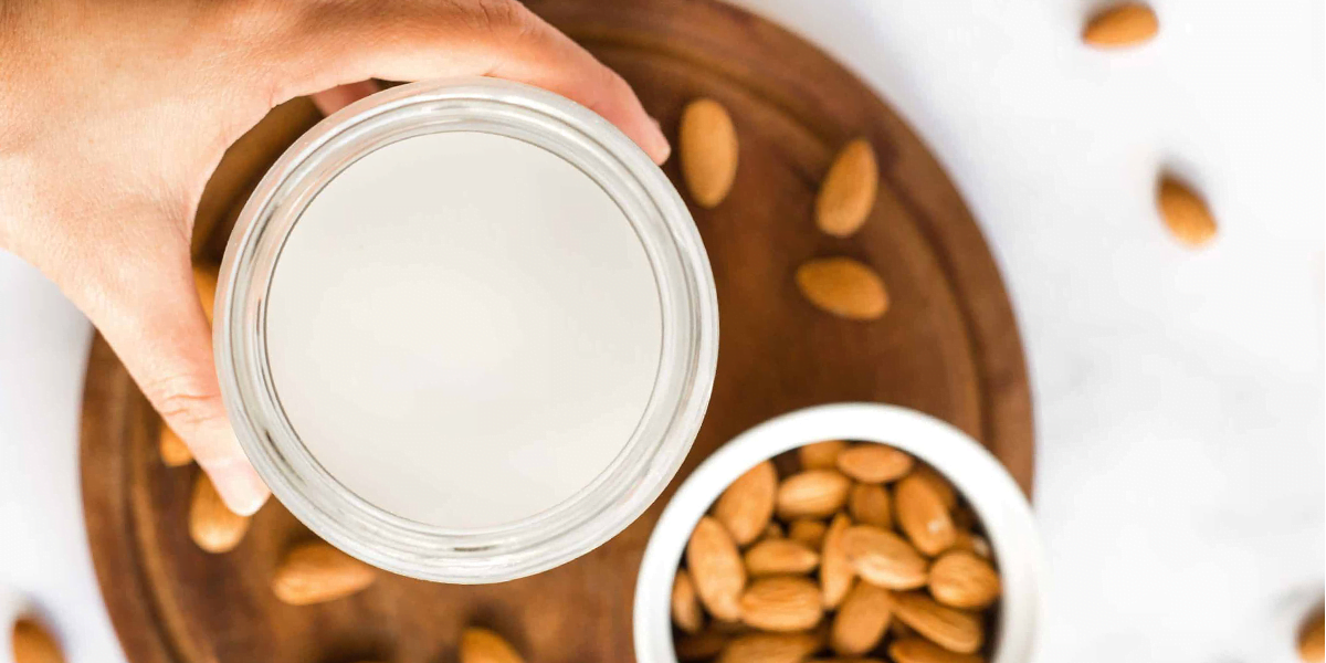 طرز تهیه شیر بادام وگان