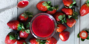 طرز تهیه سس توت فرنگی