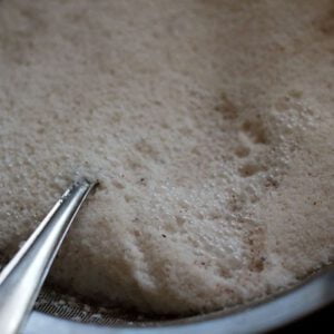 صاف کردن شیر در طرز تهیه شیر نارگیل