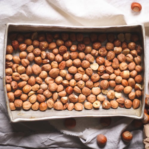 مرحله اول طرز تهیه شیر فندق خانگی