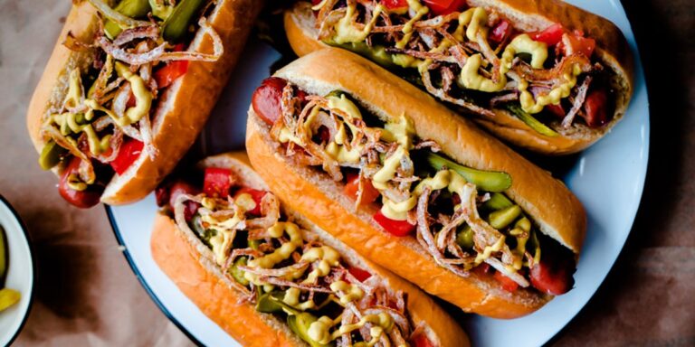 طرز تهیه هات داگ با قارچ و پنیر