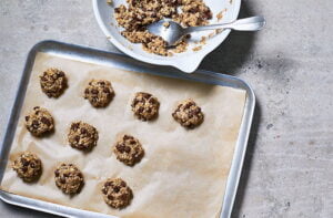 مراحل تهیه کوکی شکلاتی