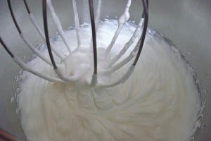 طرز تهیه رولت خامه ای-21