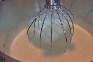 طرز تهیه رولت خامه ای-12