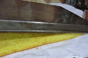 طرز تهیه رولت خامه ای-42