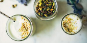 طرز تهیه شیر زعفران پسته ای