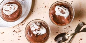 طرز تهیه پودینگ شکلات و نارگیل خوشمزه؛ یک دسر با شیر و کاکائو