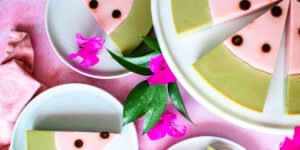 طرز تهیه دسر یلدایی پاناکوتا هندوانه ای ویژه افراد وگان