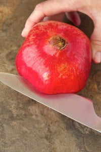 دانه کردن انار با قاشق-1