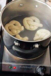 طرز تهیه پرتزل خانگی-12