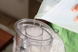 مرحله سوم تهیه سس سیر