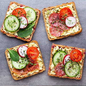 شام ساده و سبک چی بخورم: نان پنیر سبزی