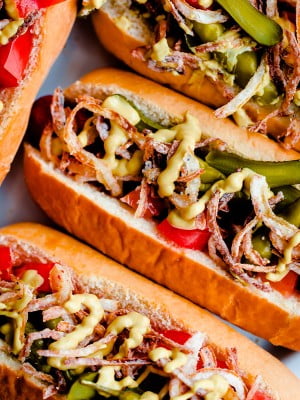 طرز تهیه هات داگ با قارچ و پنیر خوشمزه