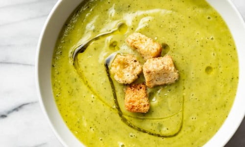 سوپ کدو سبز یکی از پیشنهادات غذا با کدو سبز