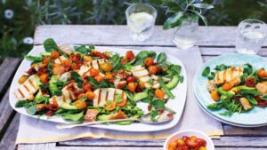 پنیر هالومی در سالاد